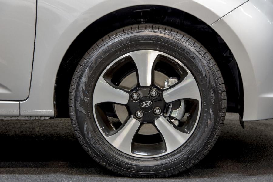 Колеса Hyundai HB20S Impress 2015 года  (фото 8 из 13)